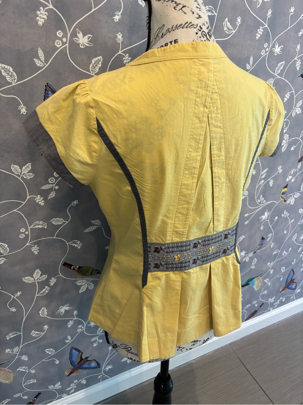 Anthropologie Floreat Yellow Women's Short-Sleeve Ruffled Blouse size 6 - Picture 10 of 13